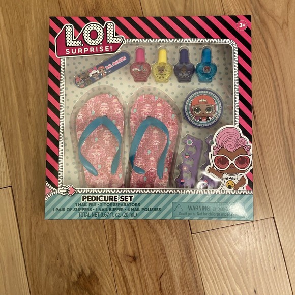 LOL Surprise! Pedicure Set Nail Polish Nail File Buffer Slippers Kids Age 3+ NEW - Picture 1 of 2